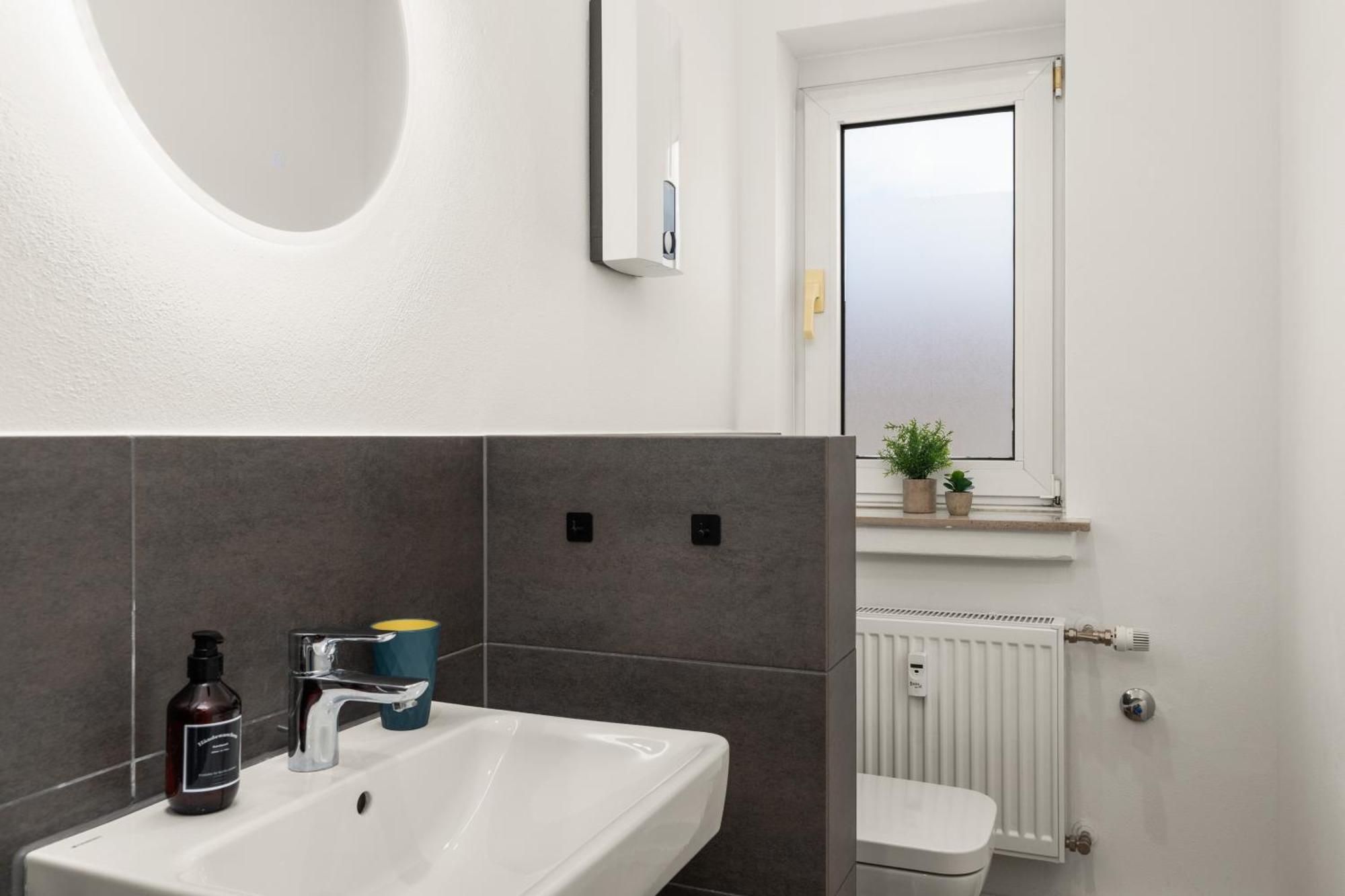 Homely-Apartment Manhattanart, Zentral, Parkplatz, Billard,Ps4, Dart, Balkon Білефельд Екстер'єр фото